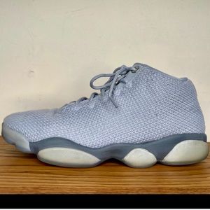 ~* Nike Air Jordan Horizon - Unisex Low Top Sneaker. Wolf Grey *~ Size 6Y